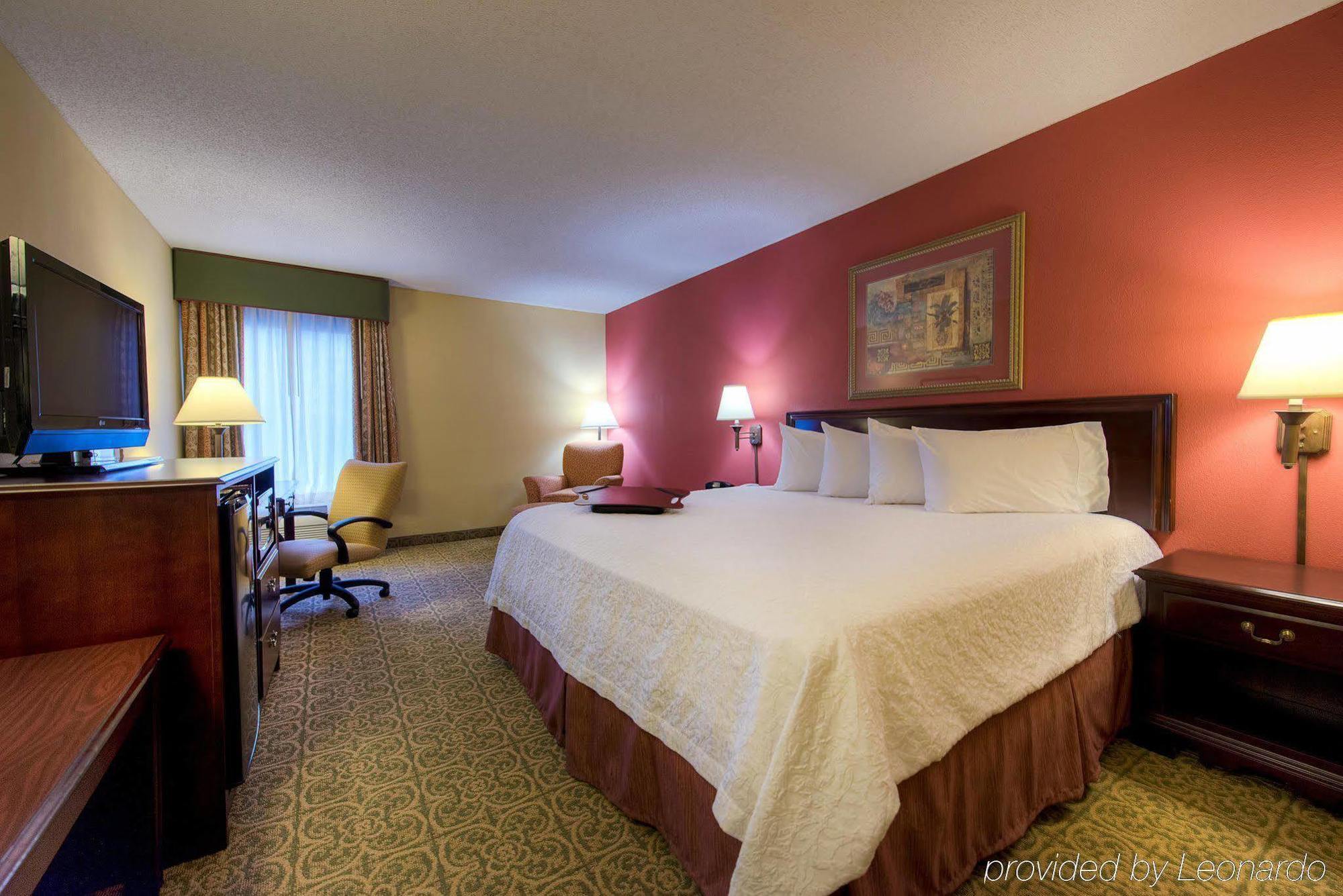 Hampton Inn Меридиан Экстерьер фото